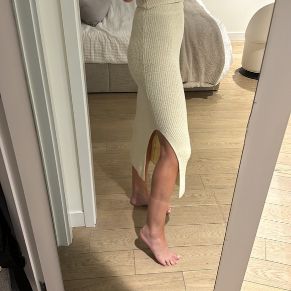 Two Piece Set - Picture 3 of 4